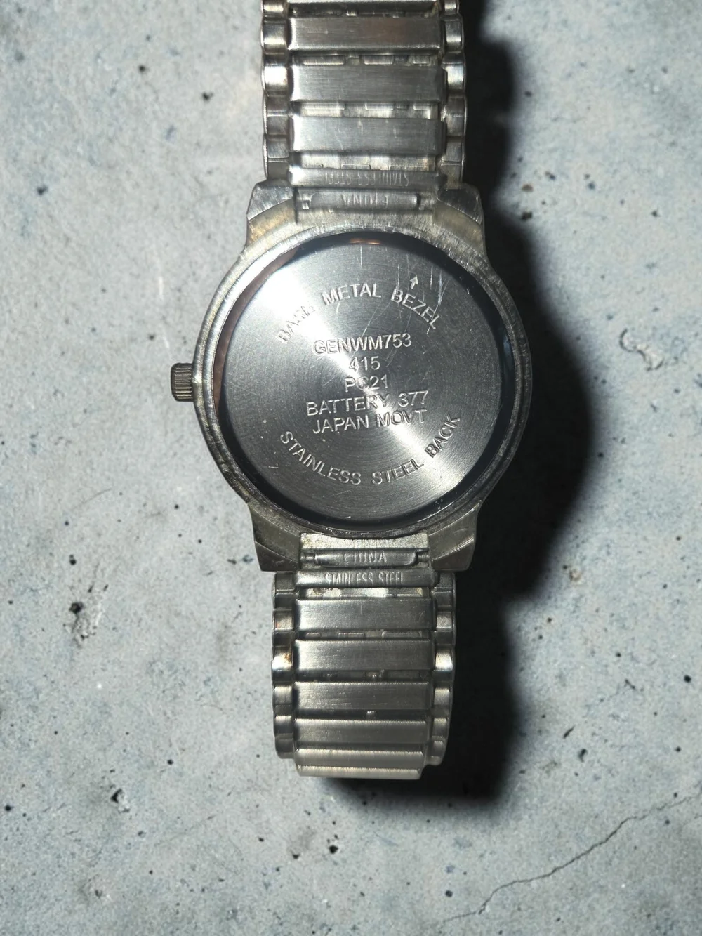 Vintage Allude Red Dial Quartz Watch GENWM753 Silver Stainless Steel 36mm UNISEX